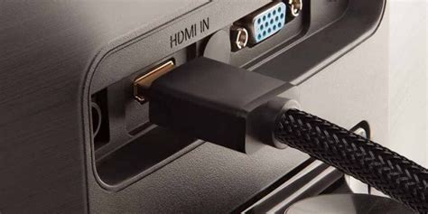 Cable HDMI conectado a un PC gamer
