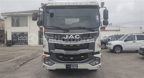 Camión JAC HFC 1132 en operación