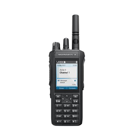 Primer plano de un radio portátil de dos vías analógico