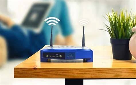 Router principal transmitiendo señal Wi-Fi a una casa grande