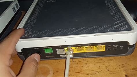 Diagrama de conexión de un router de fibra óptica