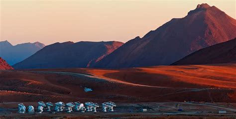 Vista panorámica de las antenas de ALMA en el llano de Chajnantor