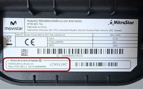 Foto de la etiqueta de un router ASUS con SSID y código QR