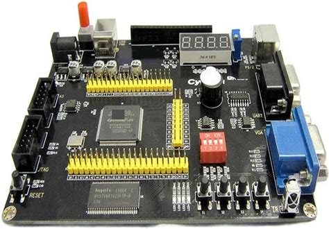 Fotografía de una placa de desarrollo FPGA con LEDs mostrando un resultado numérico.