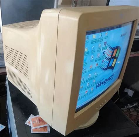 Monitor CRT antiguo con conexión VGA