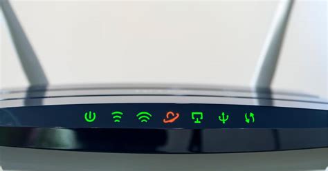Router TP-Link con luces de encendido y WPS encendidas