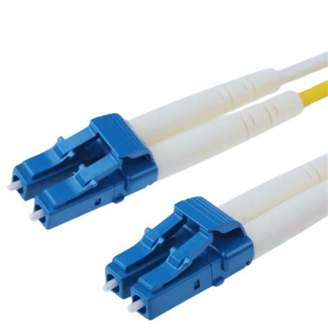 Detalle de un conector de fibra óptica LC