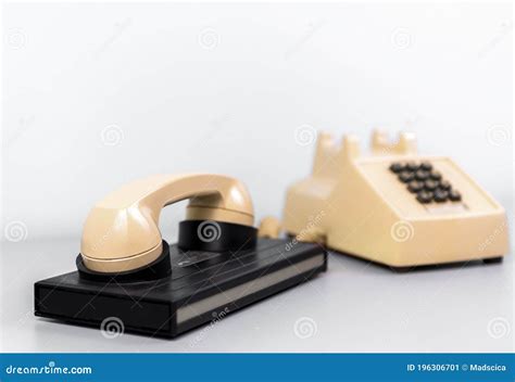 Ilustración de un módem de acceso telefónico antiguo