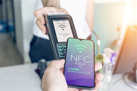 Teléfono móvil mostrando la tecnología NFC