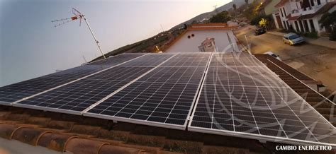 Instalación de paneles solares y receptor 4G en zona rural