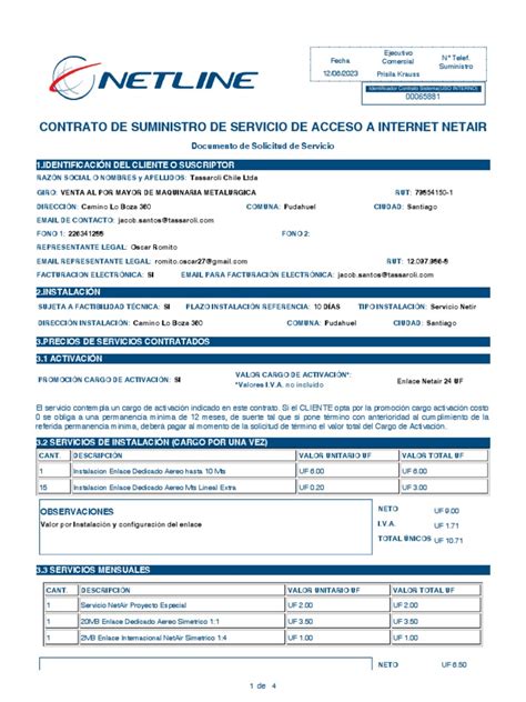 Persona revisando un contrato de servicio de internet