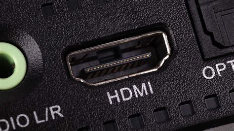 Primer plano de un puerto HDMI en un portátil