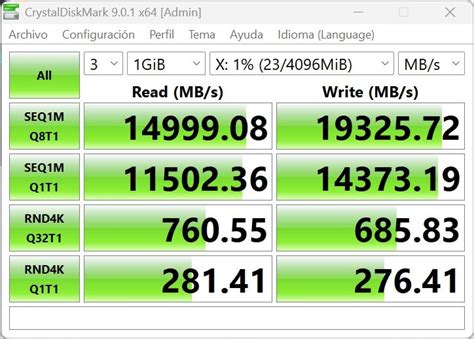 Captura de pantalla de CrystalDiskMark mostrando resultados de velocidad secuencial y aleatoria