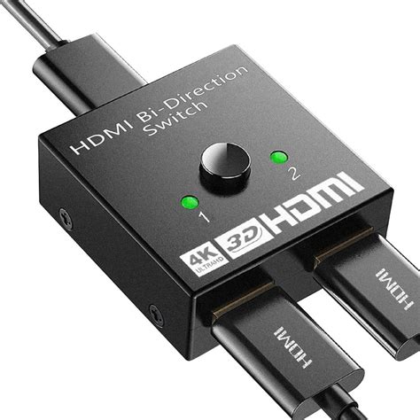 Imagen de un conmutador HDMI compacto conectado a varios dispositivos y una televisión