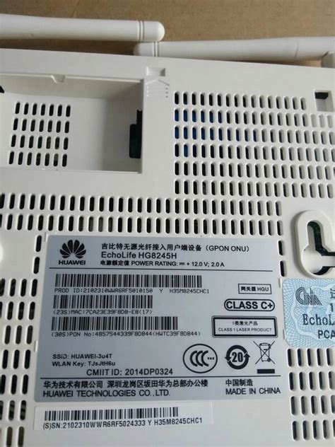 Módem Huawei HG8245H en un escritorio