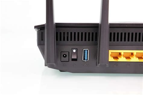 Router Huawei con puerto USB visible