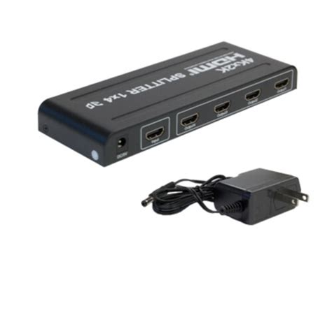 Distribuidor HDMI conectado a múltiples pantallas