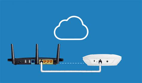 Persona conectándose a un punto de acceso Wi-Fi público en una cafetería