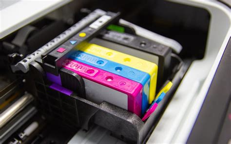 Diagrama mostrando las tres tecnologías de impresión: inyección de tinta, láser y tanque de tinta