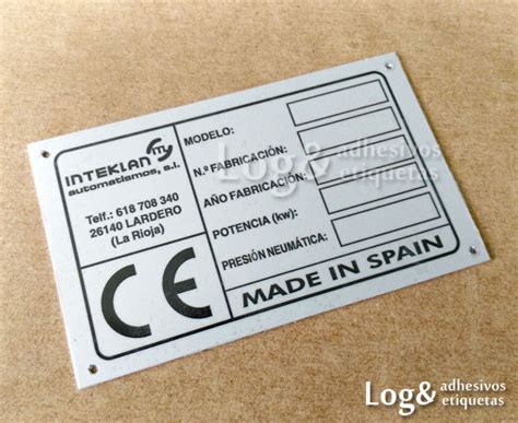 Ejemplo de marcado industrial en madera revestida