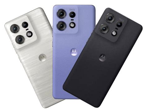Detalle del acabado en polímero siliconado del Motorola Edge 50 Pro
