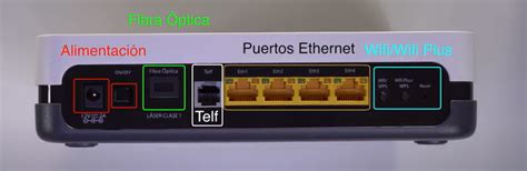 Fotografía de la parte trasera de un router Linksys mostrando un pequeño botón de reinicio.