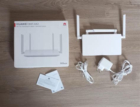 router Huawei AX2 enchufado a la corriente