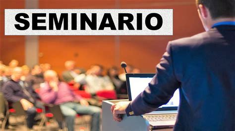 Profesionales en un seminario de negocios